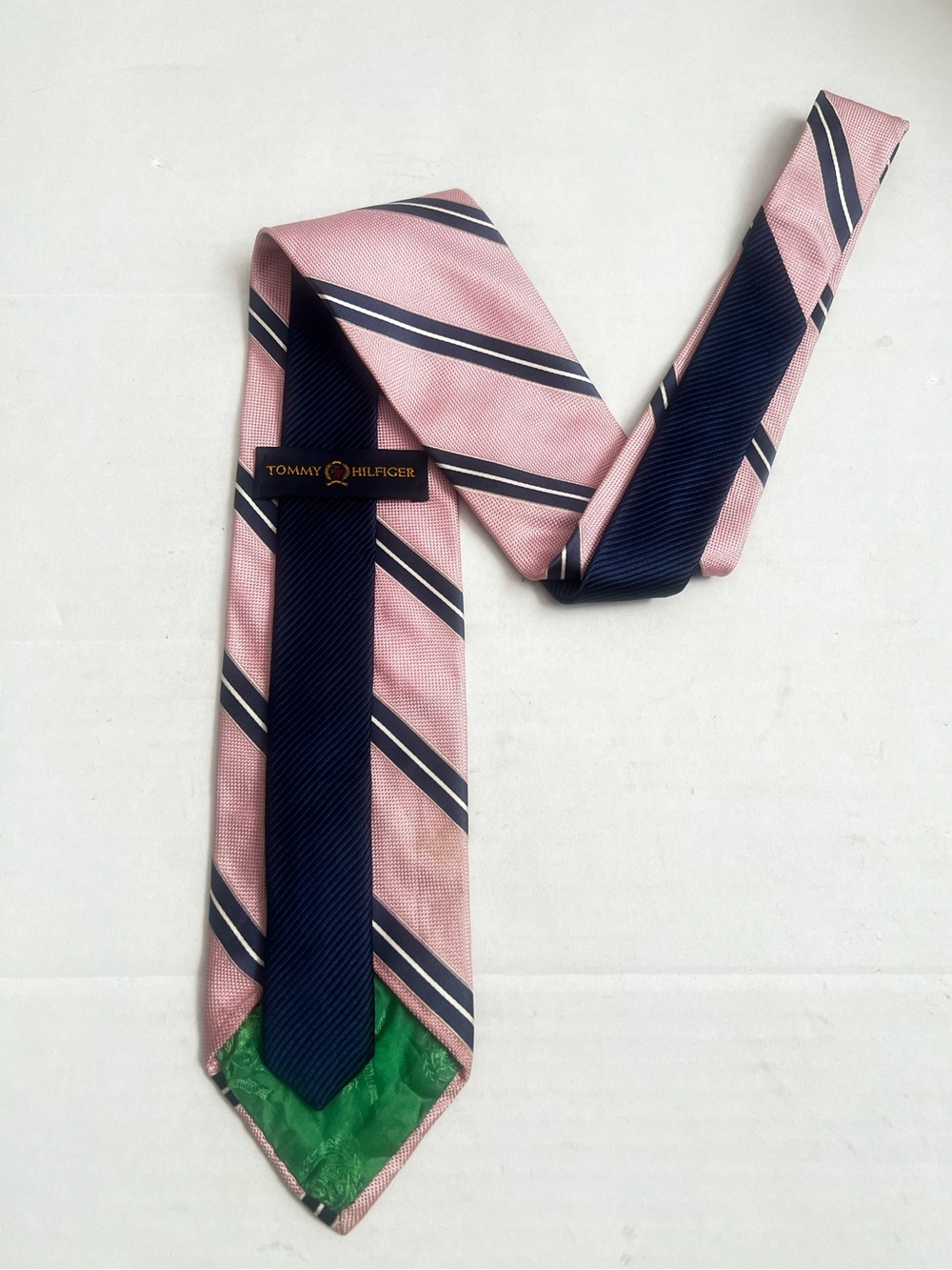 Tommy Hilfiger Mens 100% Silk Designer Tie Pink Blue Striped Preppy Necktie Y2K - Picture 2 of 9
